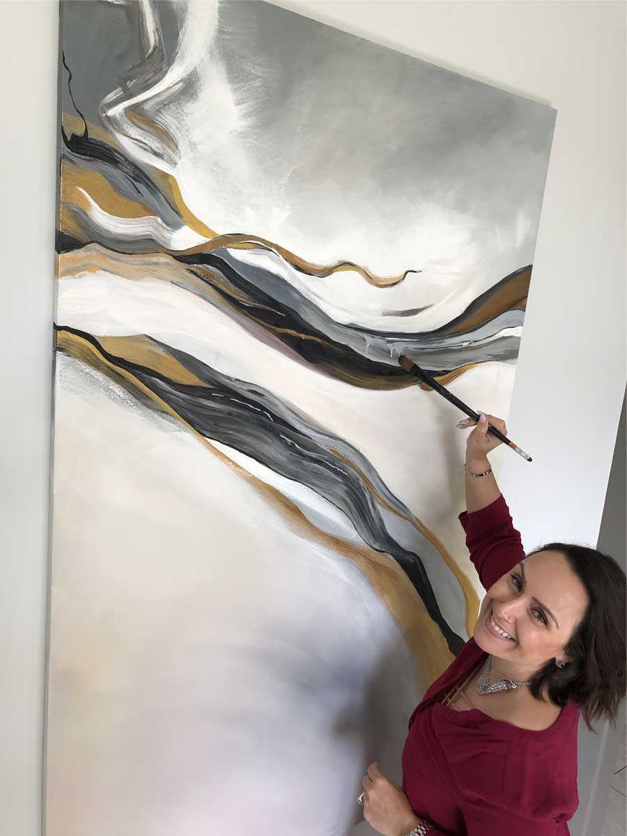 image of Alessandra Ellis-Lodmel painting