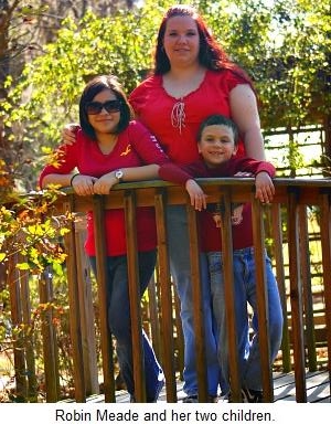 Saint Leo University Online, image of Robin Meade and her two children