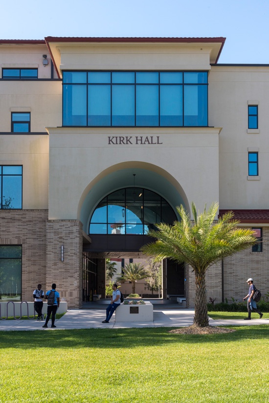 Kirk-Hall-entrance