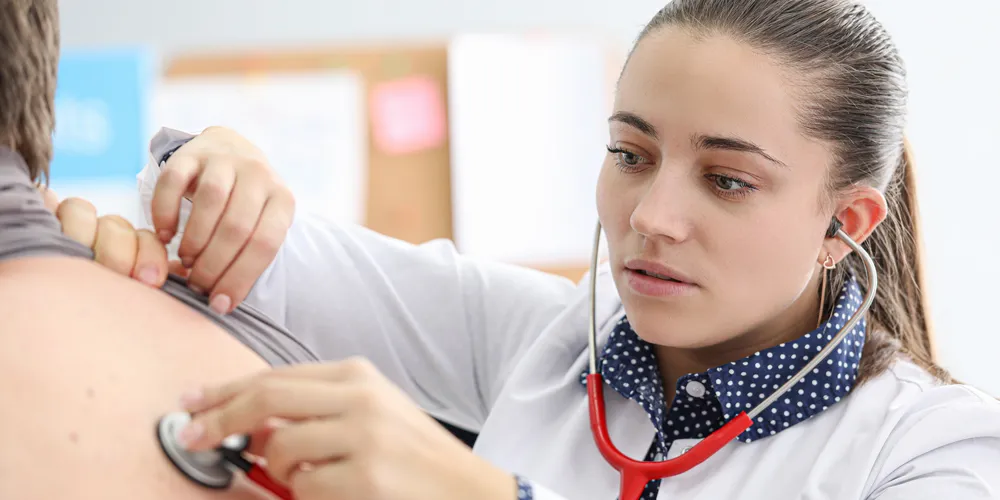 A photo of a respiratory therapist for the blog article answering the questions 'What is a respiratory therapist?' and 'How much does a respiratory therapist make?' as well as an overview of the BS in respiratory therapy degree program offered at Saint Leo University