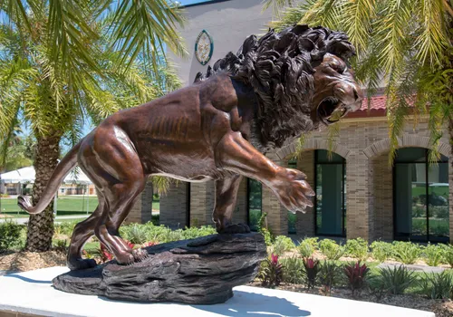 Saint-Leo_University-lion-sculpture