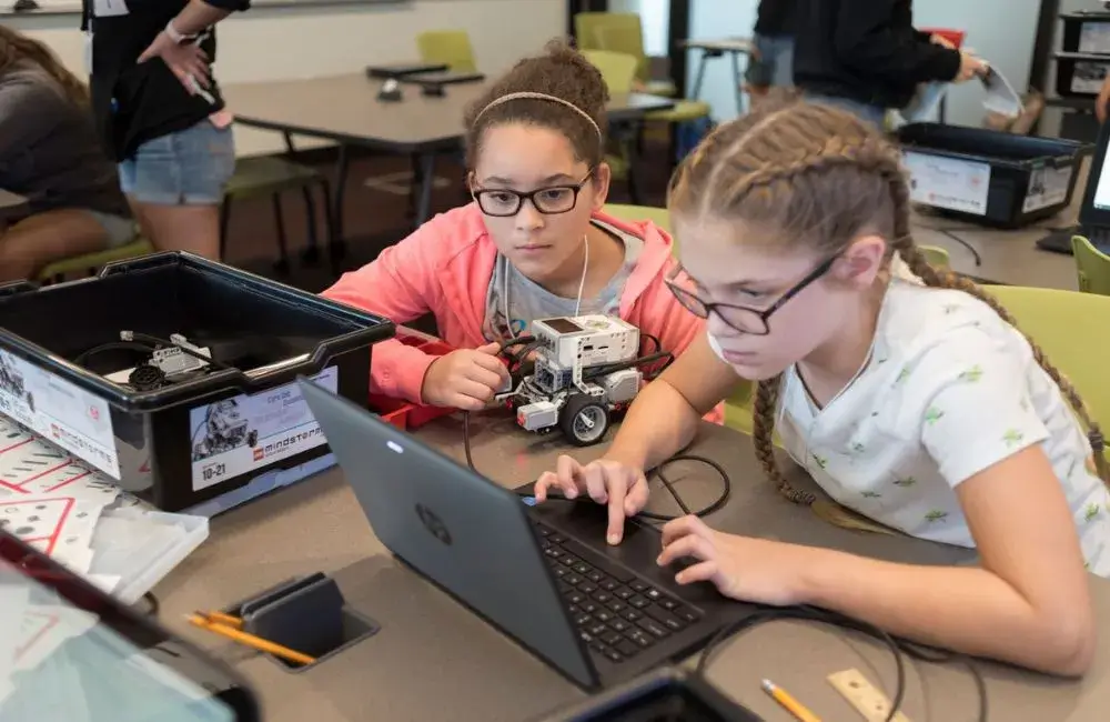 web-featured-summer-camps-stem