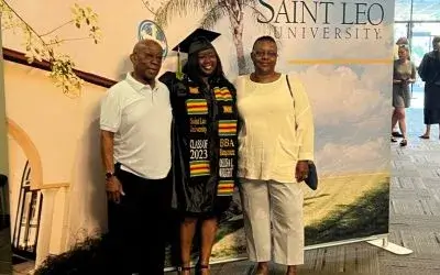 web-family-grad-savannah