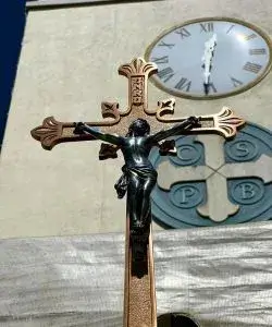 crucifix-clock-web-image