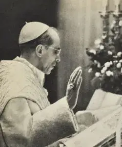 web-image-pope-pius-xii-celebrates-mass