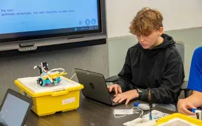 web-image-liev-vapner-programs-robot