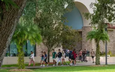 web-image-students-walking-to-class