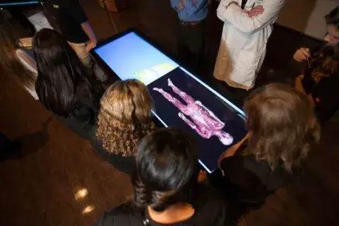 web-image-students-at-the-anatomage-table
