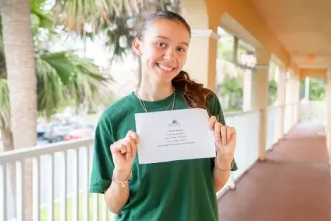 web-image-sarai-rodriguez-with-notice