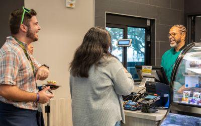 web-image-chef-jon-serving-students