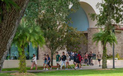 web-image-students-walking-to-class