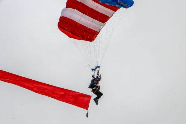 parachutist-over-saint-leo