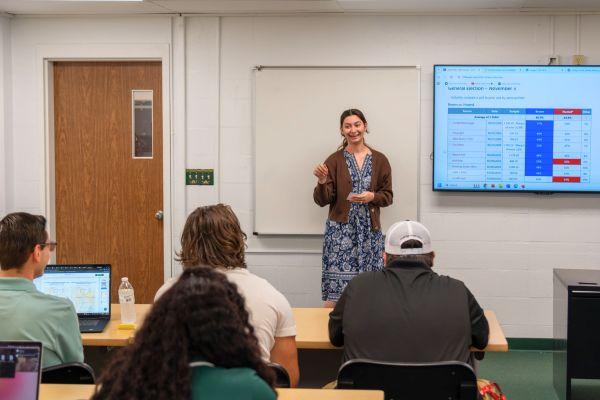 angeliki-thomas-presents-to-class